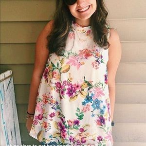 Floral tank top! 🌸